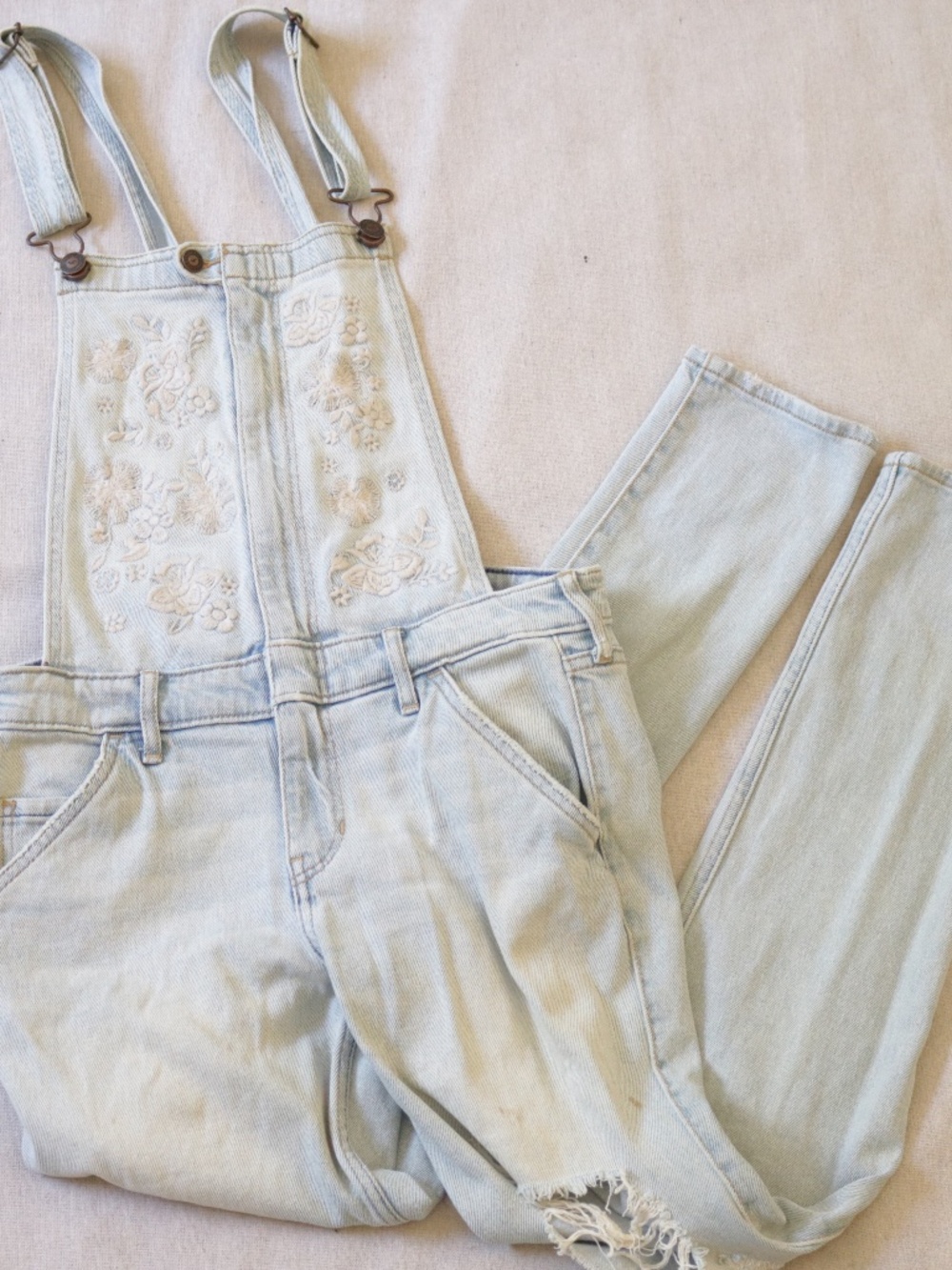 Hollister Women's Overalls Size S Floral Embroidered Bib Distressed 98% Cotton